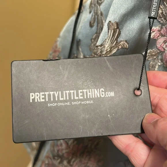 Elegant Floral Tapestry and Satin Dress - Picture 5 of 6